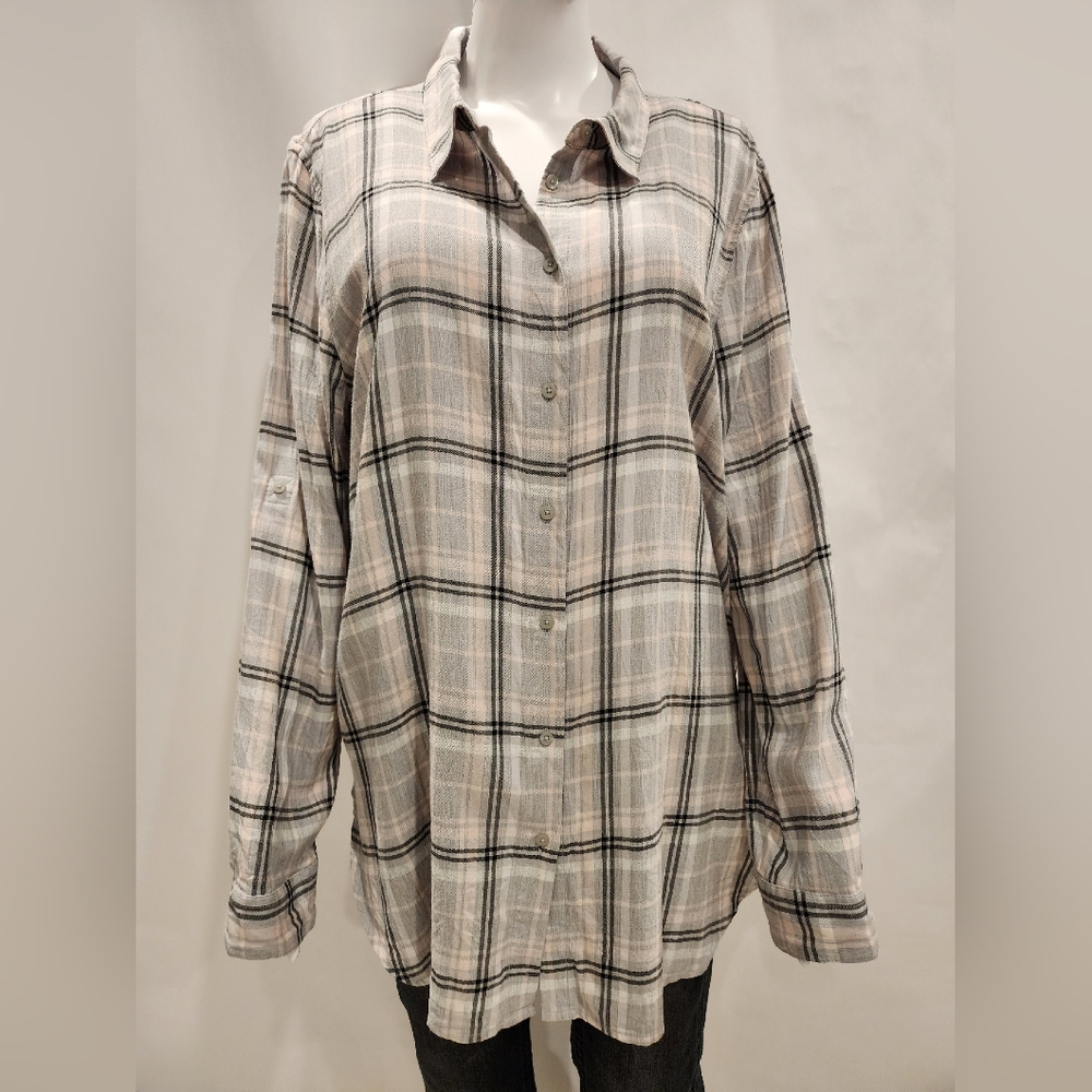 Calvin Klein Women's Plaid Crinkle Long Sleeve Button Down Shirt.  Size XL